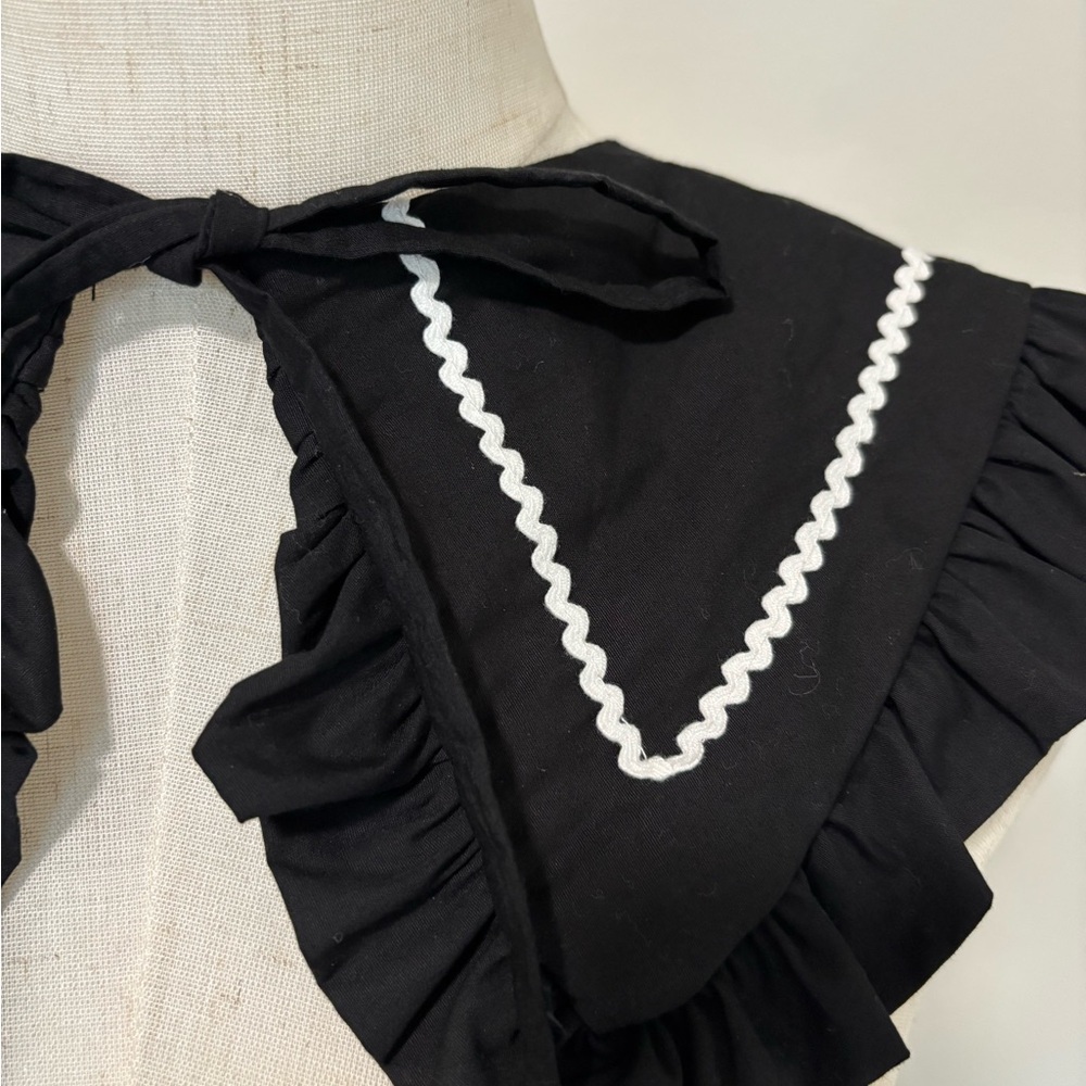 Black Ruffled Women's Collar
